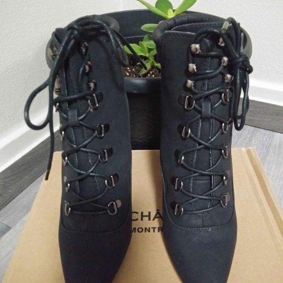 LE CHATEAU Black SUEDE BOOTS Heels Sz 6.5 - Picture 4 of 6